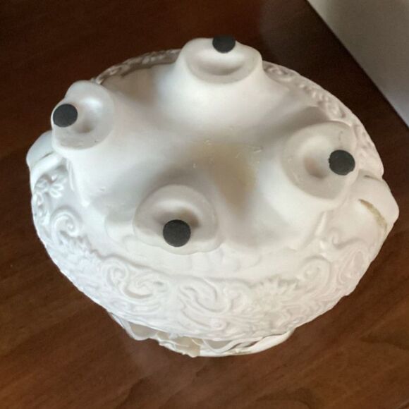 White Porcelain Vase Embossed Floral Roses Ribbon Gold Accents Elegant Decor - Picture 6 of 6